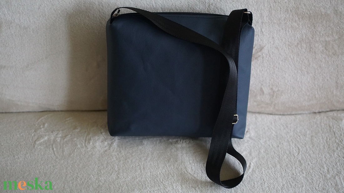 Gárnitkék - rózsaszín mintás oldaltáska - táska & tok - kézitáska & válltáska - vállon átvethető táska - Meska.hu