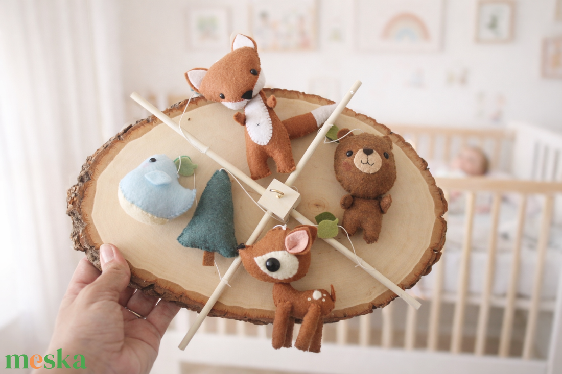 ERDEI BABAFORGÓ, kiságyforgó, kézműves termék Mancsicsi műhelyéből  - baba - mama - baba játékok - kiságyforgó - Meska.hu