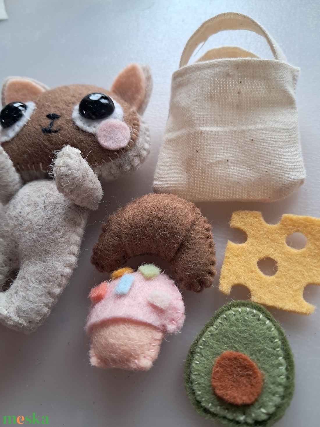 Kézműves filc cica játékszett ételekkel � fejlesztő gyerekjáték - játék & sport - plüssállat & játékfigura - cica - Meska.hu