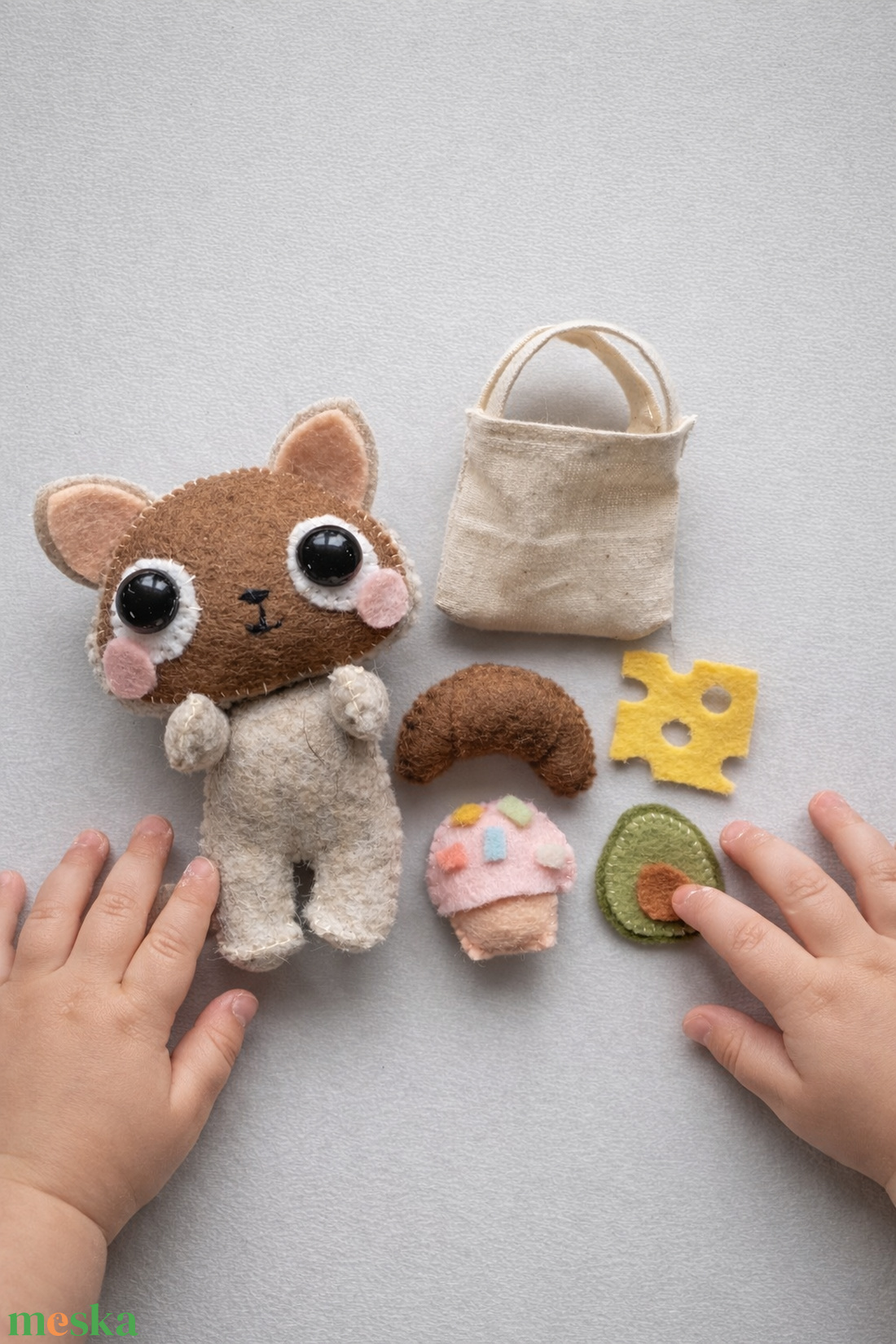 Kézműves filc cica játékszett ételekkel � fejlesztő gyerekjáték - játék & sport - plüssállat & játékfigura - cica - Meska.hu