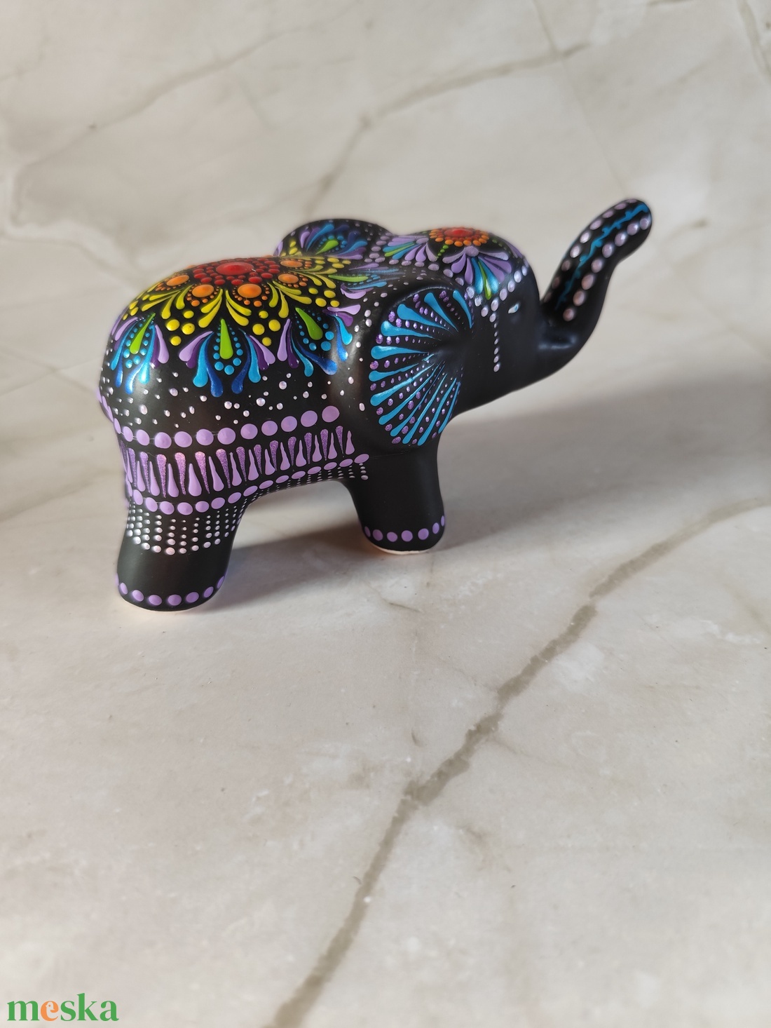 Szerencsehozó elefánt figura � kézzel festett porcelán dekoráció csakra színekben  - otthon & életmód - dekoráció - dísztárgy - Meska.hu