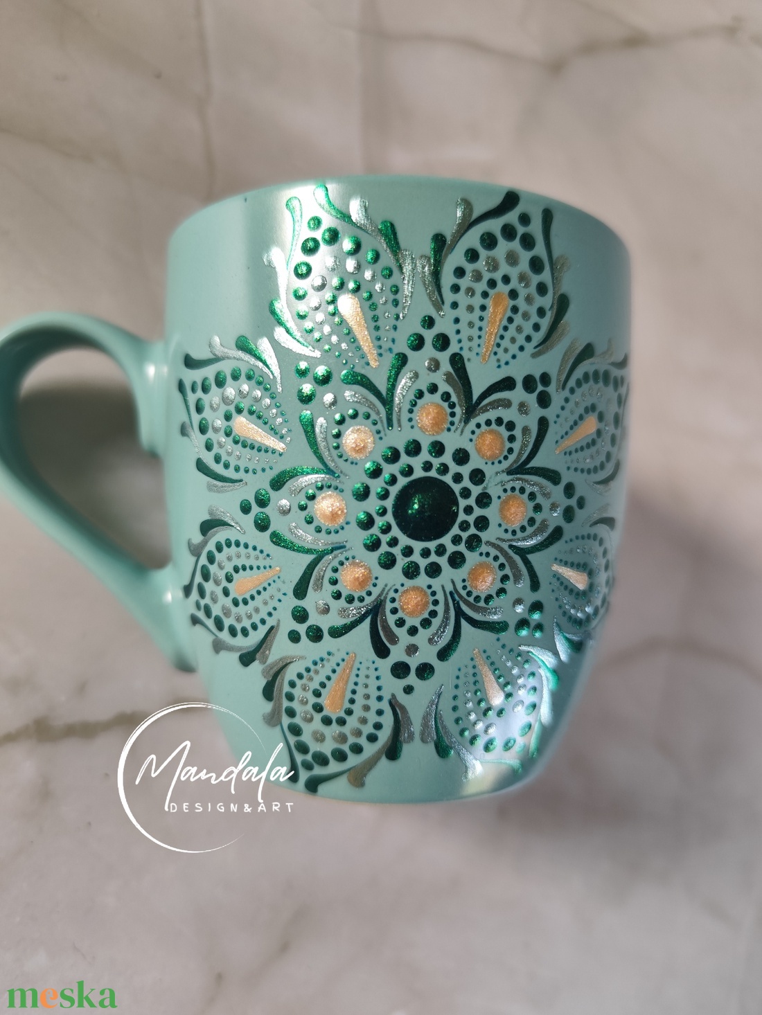 Kézzel festett mandala teásbögre, egyedi porcelán bögre smaragd, pezsgő színben  - otthon & életmód - konyhafelszerelés, tálalás - tálalás - teás- és kávés pohár, készlet - Meska.hu