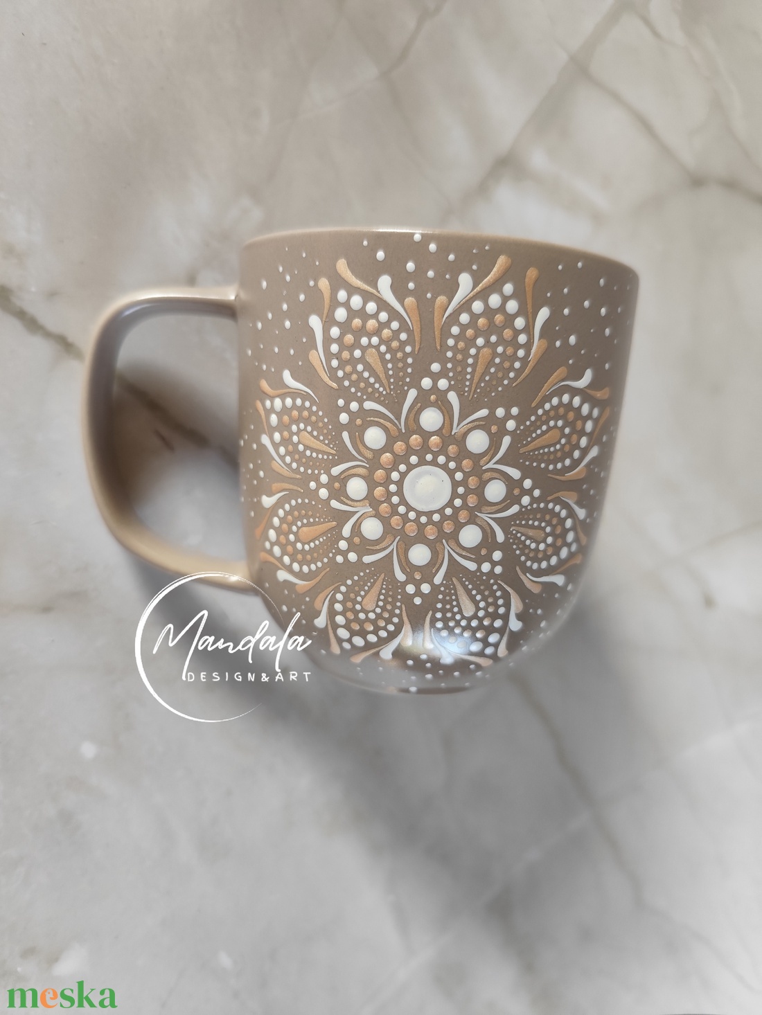 Kézzel festett mandala teásbögre, egyedi porcelán bögre arany, bézs, fehér  - otthon & életmód - konyhafelszerelés, tálalás - tálalás - teás- és kávés pohár, készlet - Meska.hu