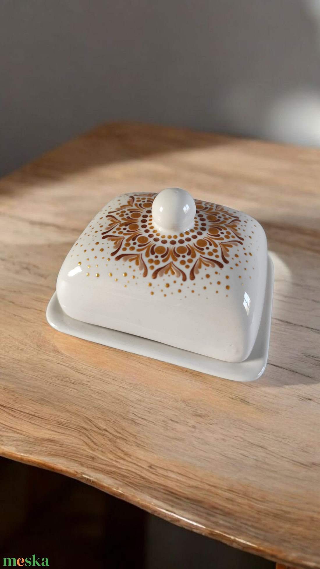 Kézzel festett egyedi porcelán vajtartó mandala mintval, konyhai dekoráció arany színekben  - otthon & életmód - konyhafelszerelés, tálalás - konyhai tárolás - méz & vajtartó - Meska.hu
