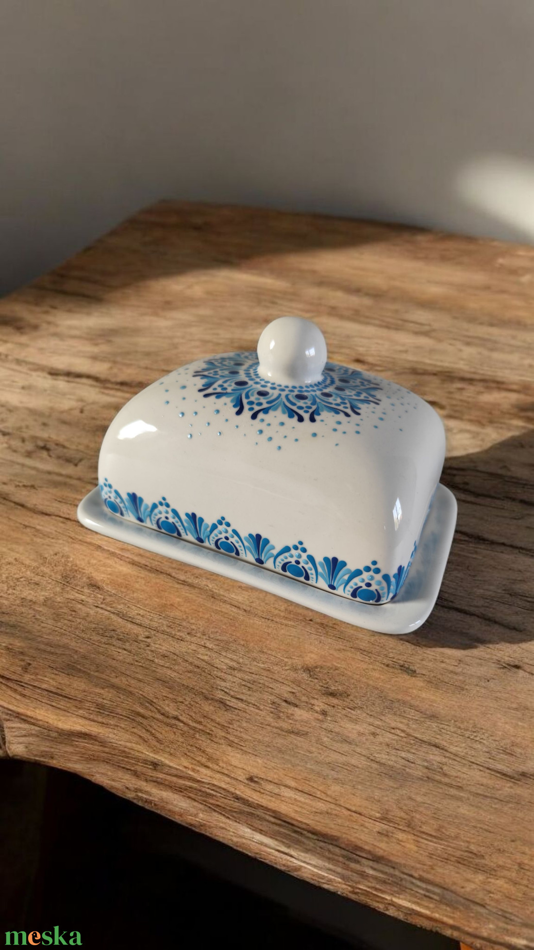 Kézzel festett egyedi porcelán vajtartó mandala mintval, konyhai dekoráció kék színben  - otthon & életmód - konyhafelszerelés, tálalás - konyhai tárolás - méz & vajtartó - Meska.hu