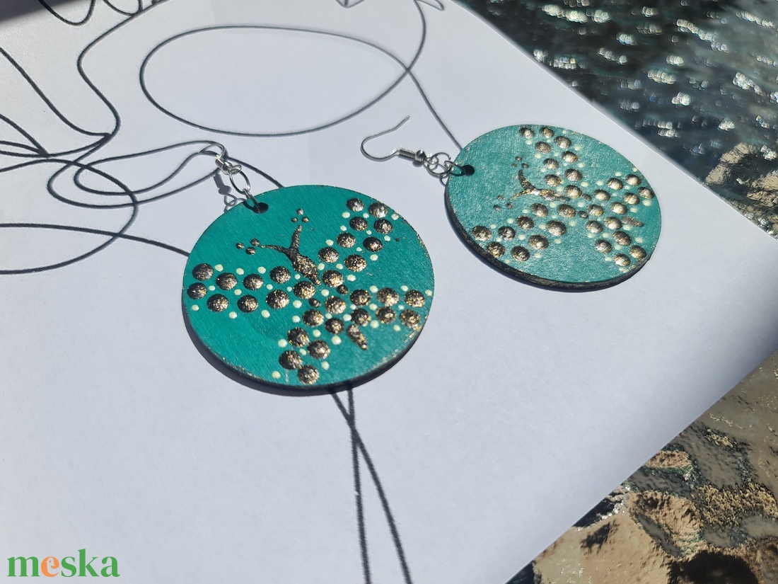 Mandala pontozott fa-akril fülbevaló 5cm hand made egyedi új (I) - ékszer - fülbevaló - lógós kerek fülbevaló - Meska.hu