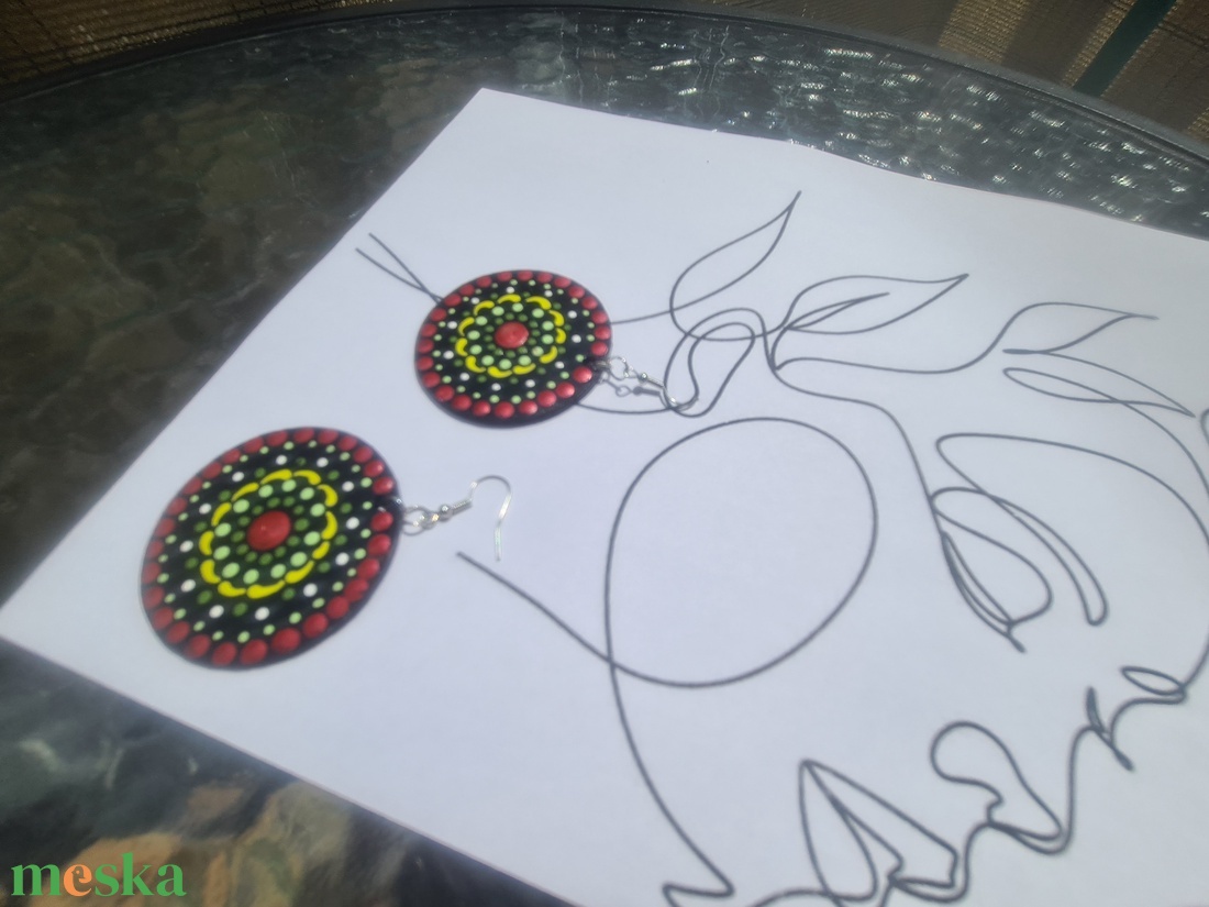 Mandala pontozott fa-akril fülbevaló 5cm hand made egyedi új (II) - ékszer - fülbevaló - lógós kerek fülbevaló - Meska.hu