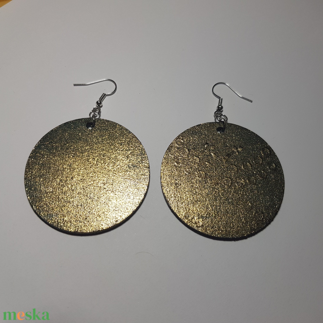 Mandala pontozott fa-akril fülbevaló 5cm hand made egyedi új (I) - ékszer - fülbevaló - lógós kerek fülbevaló - Meska.hu