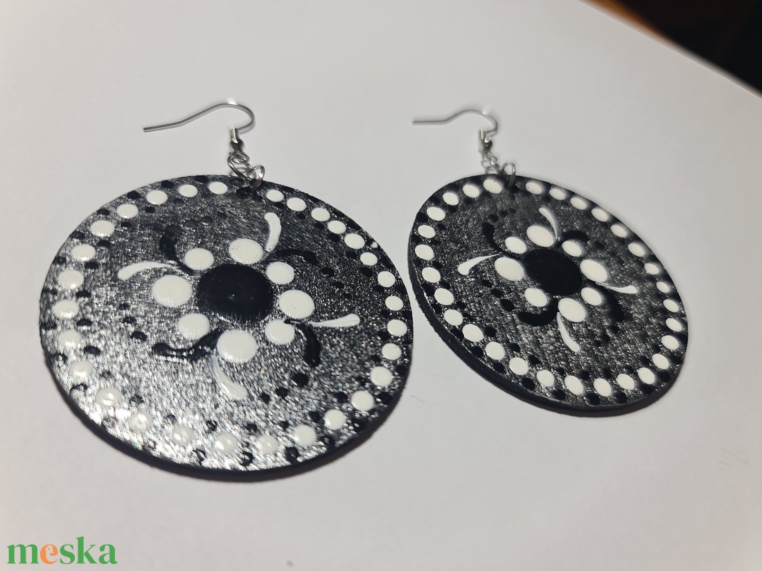 Mandala pontozott fa-akril fülbevaló 5cm hand made egyedi új (VI) - ékszer - fülbevaló - lógós kerek fülbevaló - Meska.hu