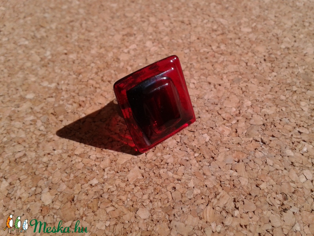 Az örök piros-fekete gyűrű - ékszer - gyűrű - üveglencsés gyűrű - Meska.hu
