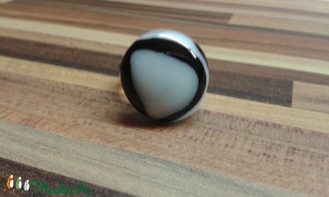 Fekete-fehér gyűrű - ékszer - gyűrű - kerek gyűrű - Meska.hu