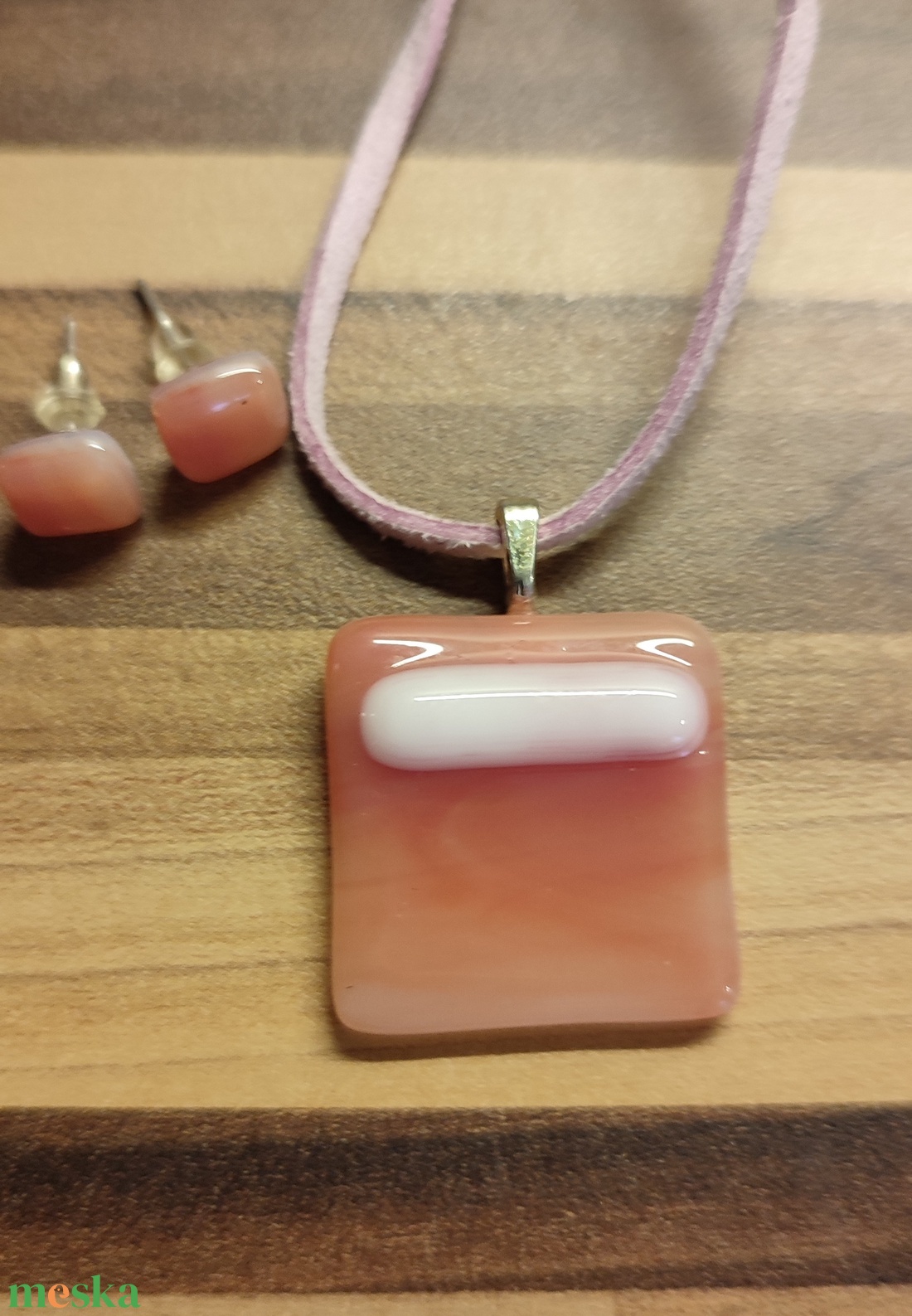 Rózsaszín vonal med�l és füli  - ékszer - nyaklánc - medálos nyaklánc - Meska.hu