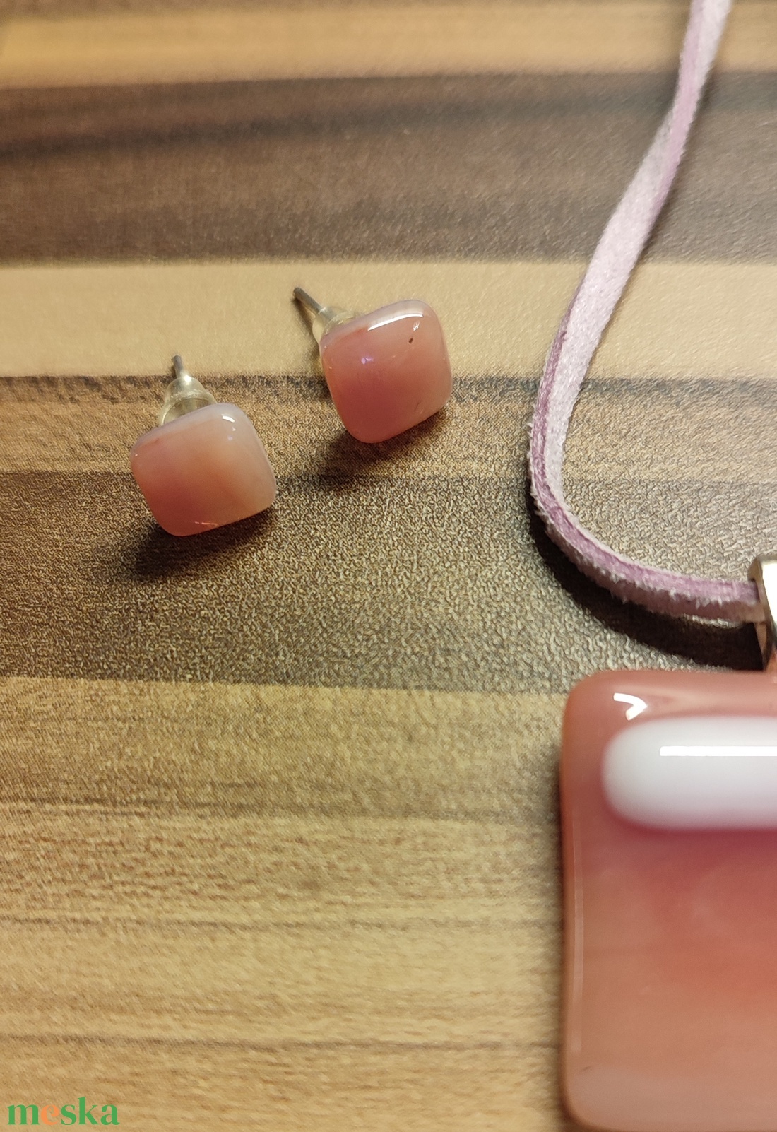 Rózsaszín vonal med�l és füli  - ékszer - nyaklánc - medálos nyaklánc - Meska.hu