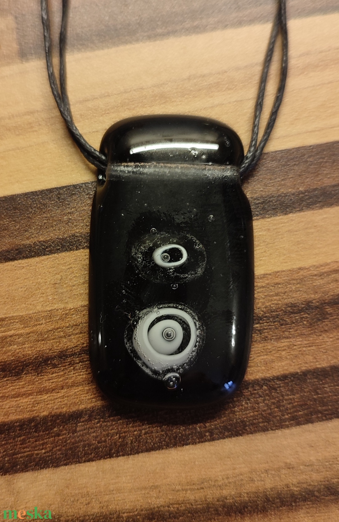 Fekete fehér körök medál - ékszer - nyaklánc - medál - Meska.hu