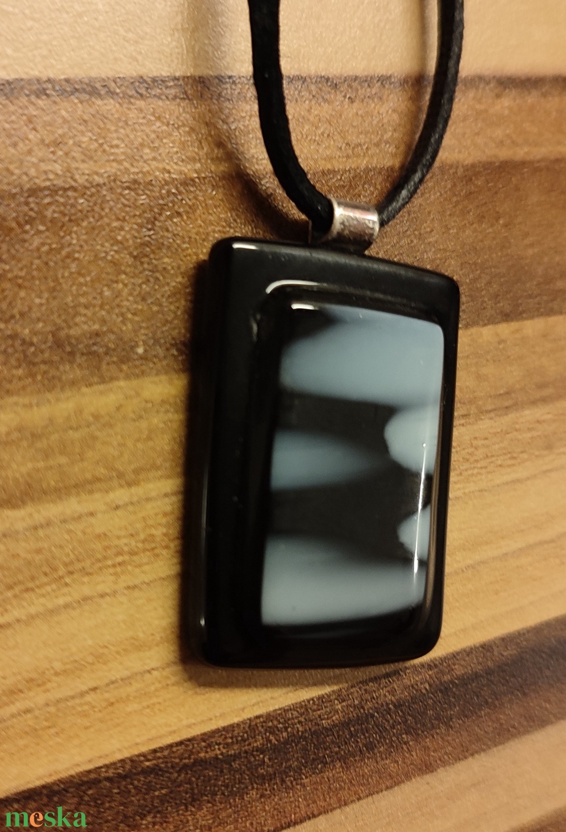 Fekete fehér foltos medál - ékszer - nyaklánc - medál - Meska.hu