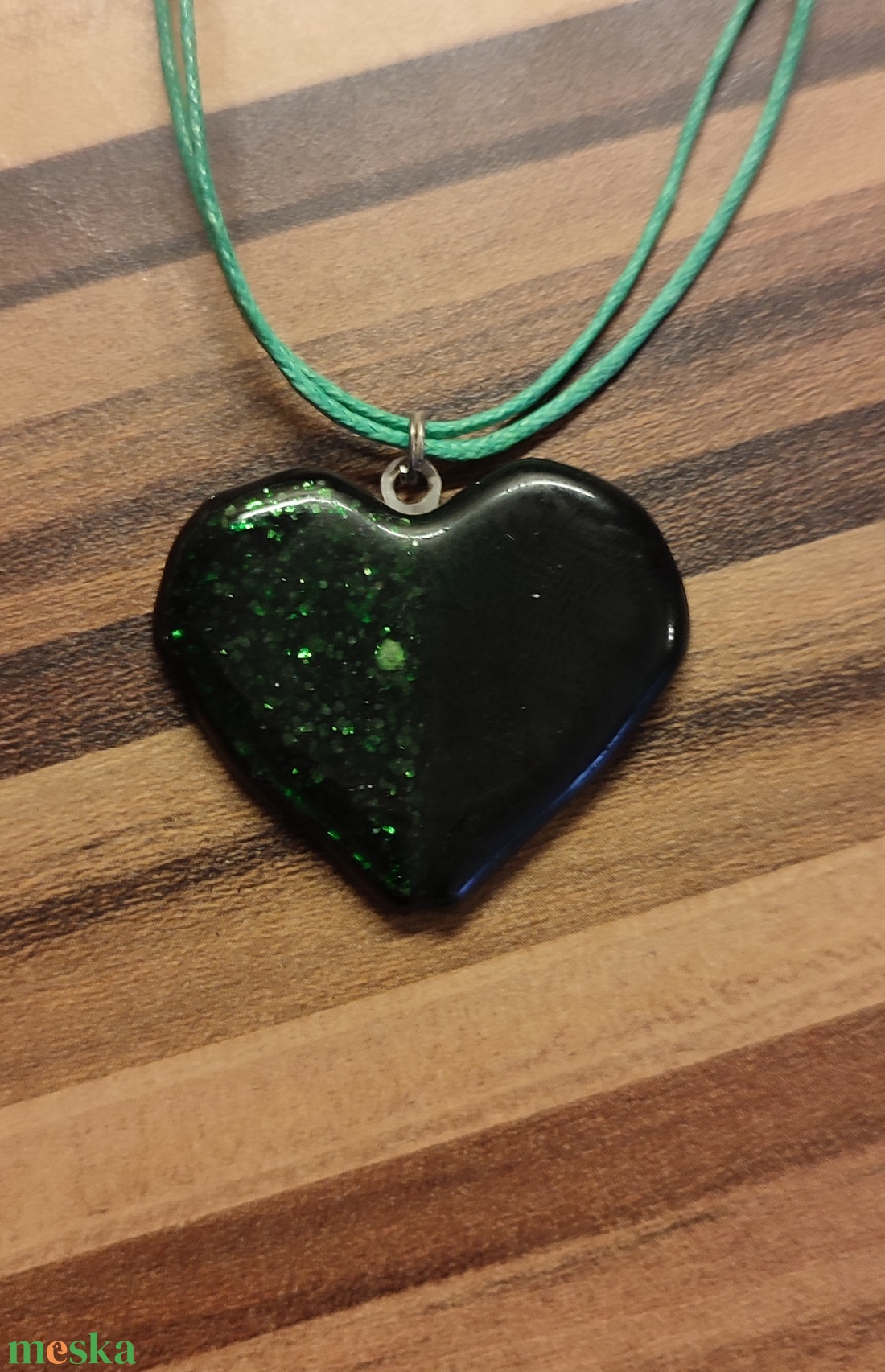 Zöld félcsillogós szív medál - ékszer - nyaklánc - medál - Meska.hu