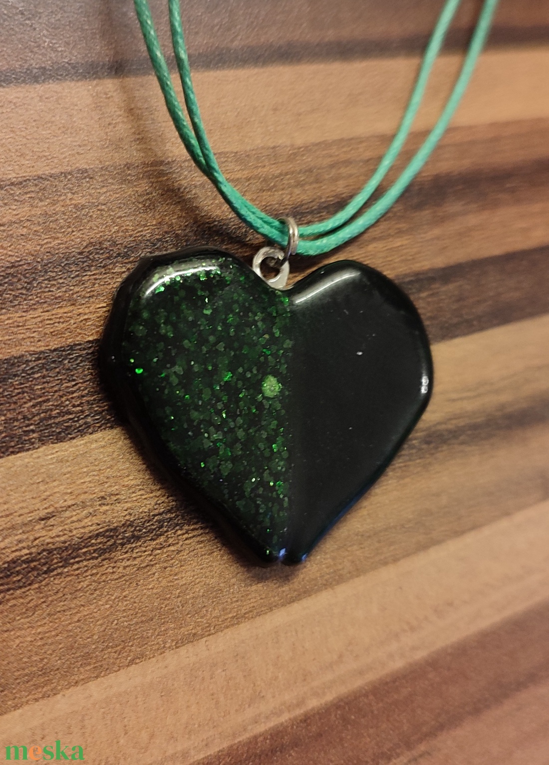 Zöld félcsillogós szív medál - ékszer - nyaklánc - medál - Meska.hu