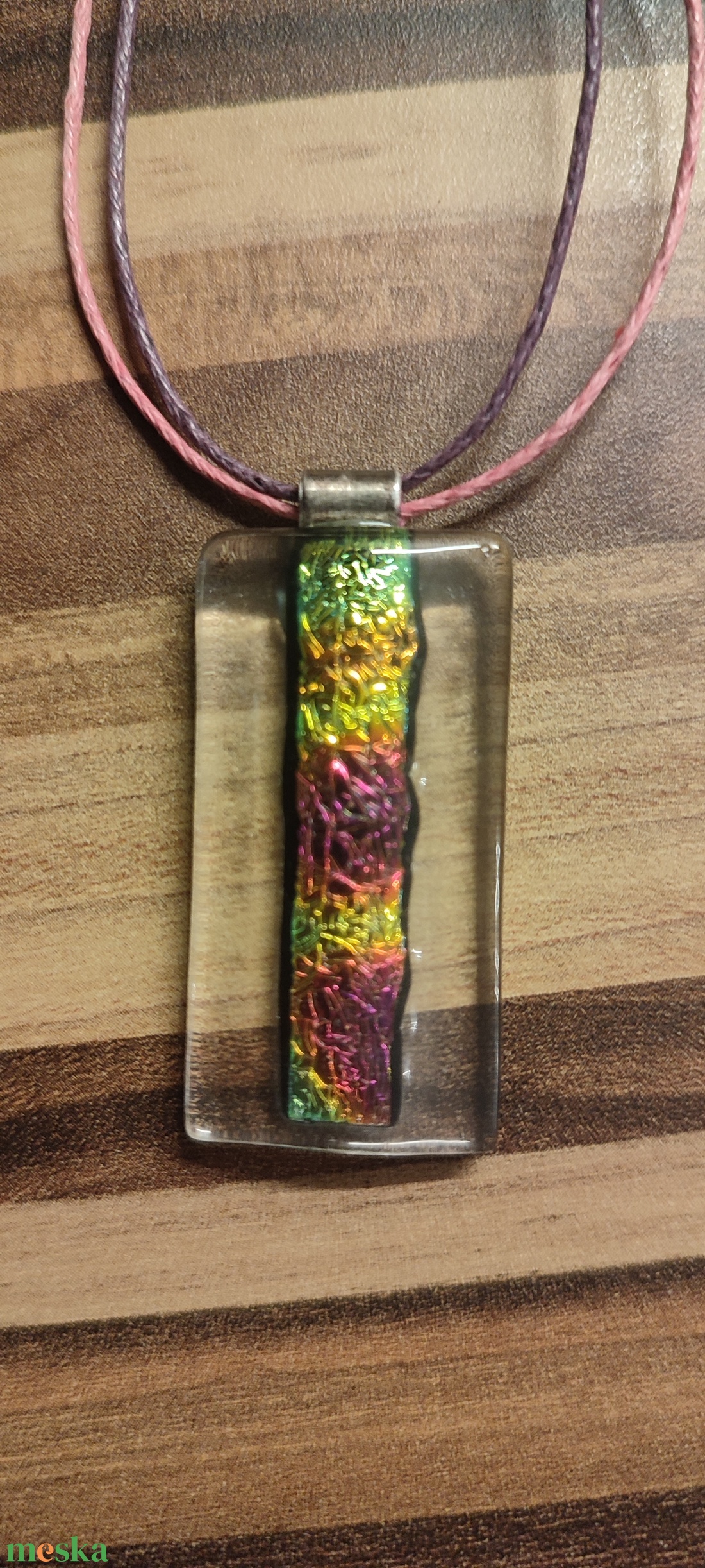 Irizáló lilás medál - ékszer - nyaklánc - medál - Meska.hu