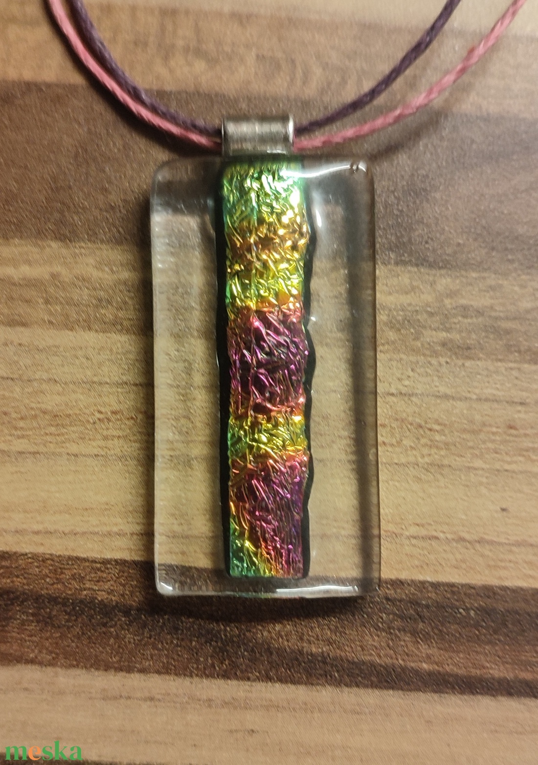 Irizáló lilás medál - ékszer - nyaklánc - medál - Meska.hu
