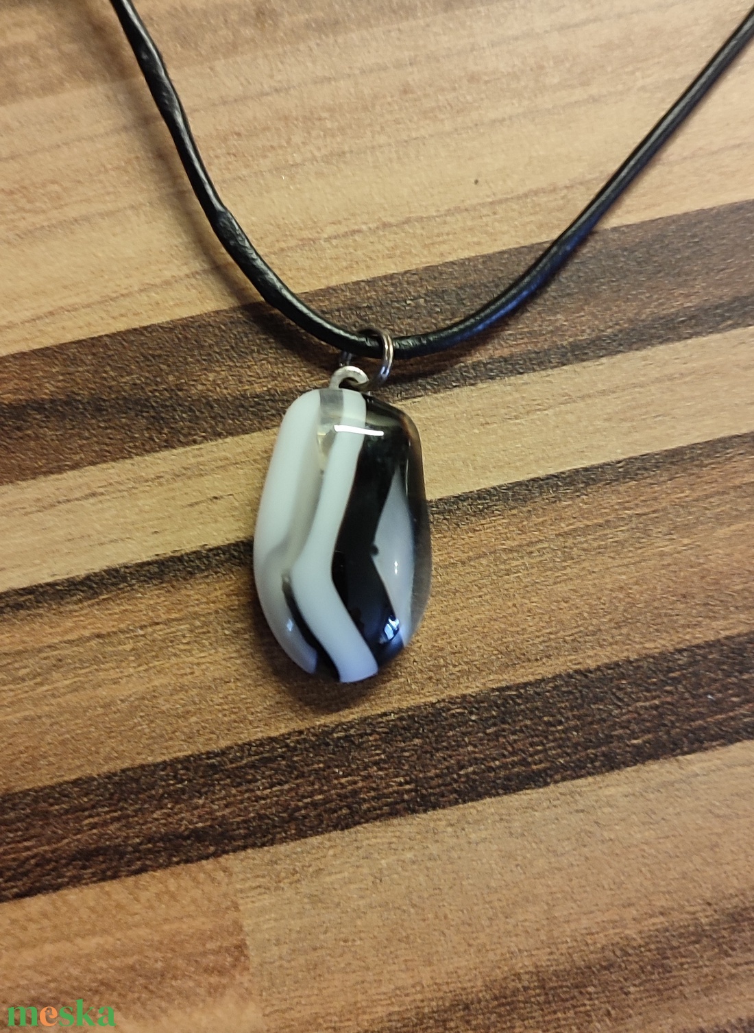 Fekete-fehér csíkoska II. medál - ékszer - nyaklánc - medál - Meska.hu