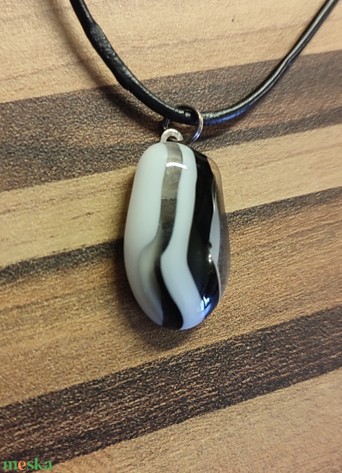 Fekete-fehér csíkoska II. medál - ékszer - nyaklánc - medál - Meska.hu