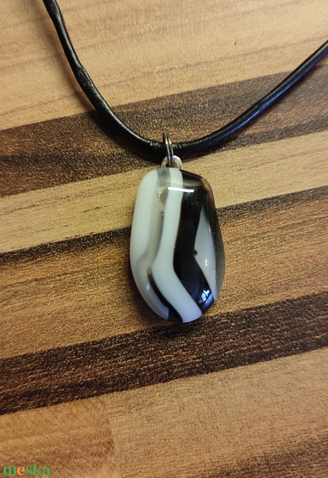 Fekete-fehér csíkoska II. medál - ékszer - nyaklánc - medál - Meska.hu