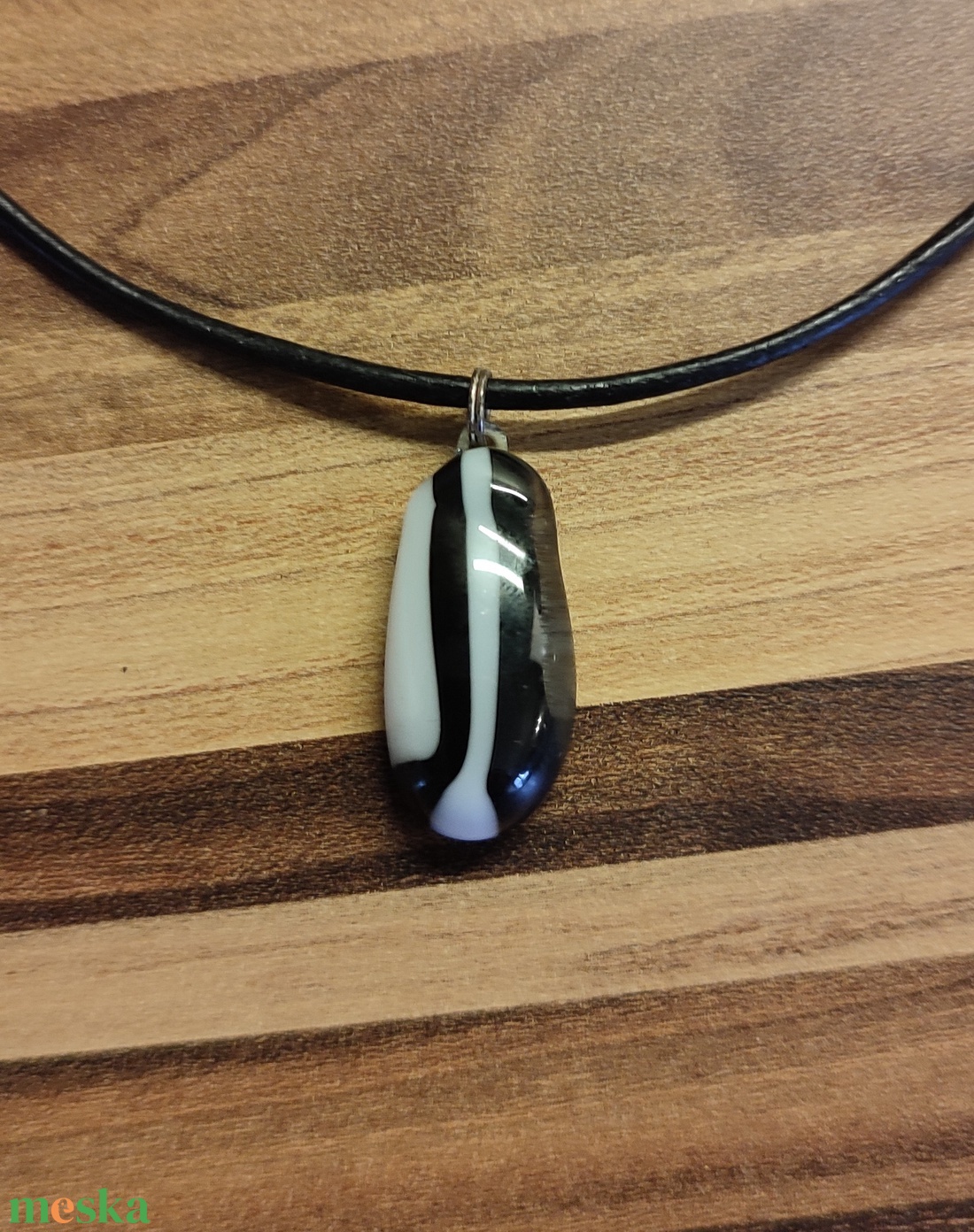 Fekete-fehér csíkoska III. medál - ékszer - nyaklánc - medál - Meska.hu