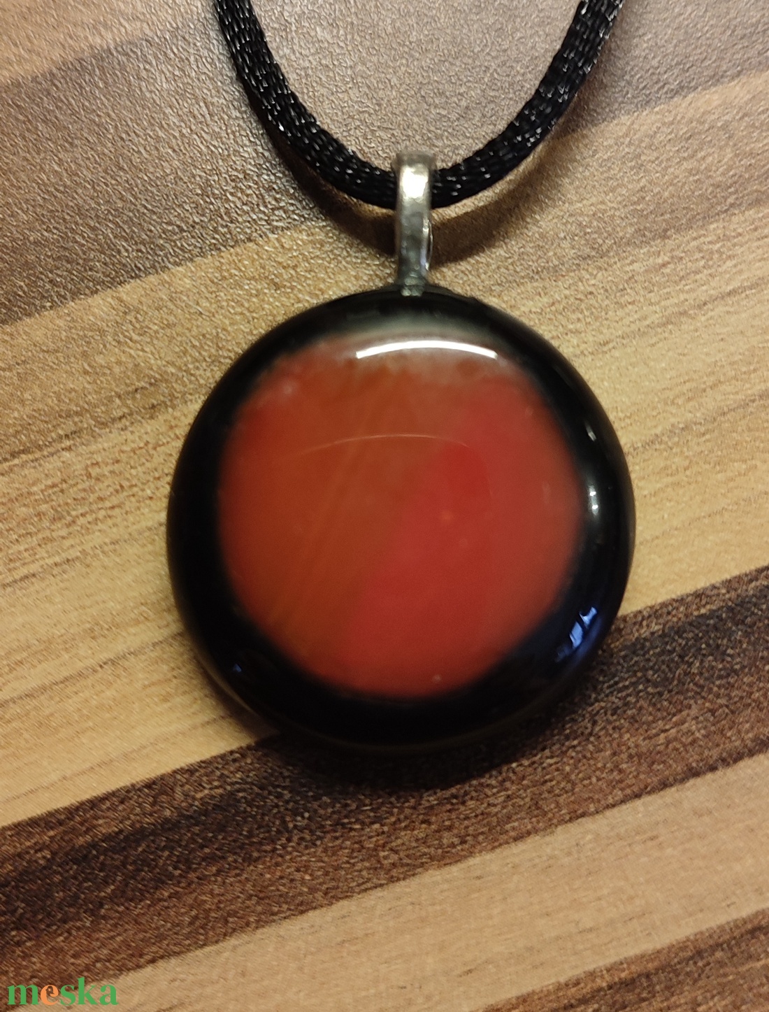 Piros-fekete medál és füli - ékszer - nyaklánc - medál - Meska.hu