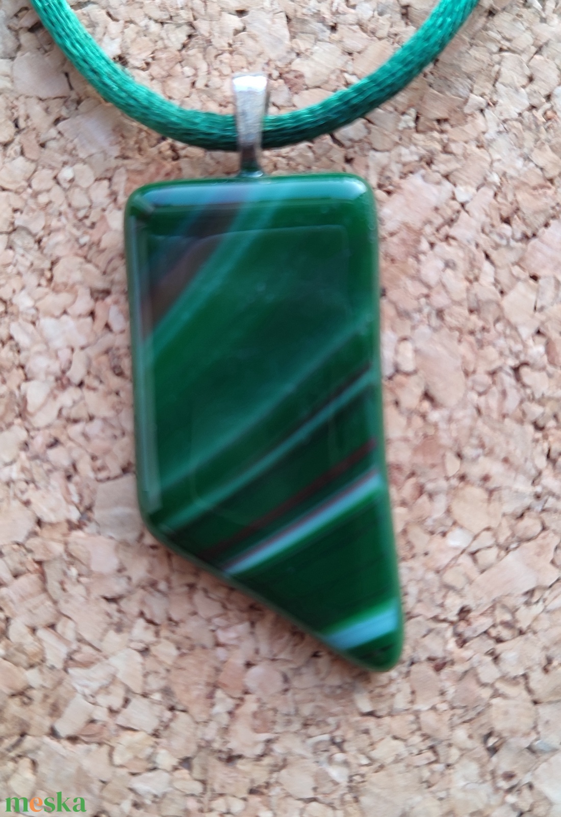 Zöld csíkoska medál - ékszer - nyaklánc - medál - Meska.hu