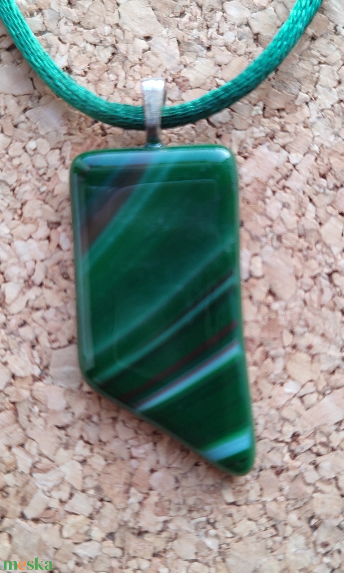 Zöld csíkoska medál - ékszer - nyaklánc - medál - Meska.hu