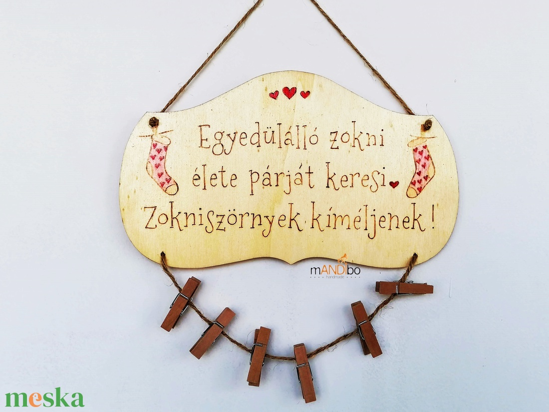 Egyedülálló zokni társkereső - vicces pirogravírozott képecske - otthon & életmód - ház & kert - névtábla - Meska.hu Egyedülálló zokni társkereső - vicces pirogravírozott képecske - otthon & életmód - ház & kert - névtábla - Meska.hu