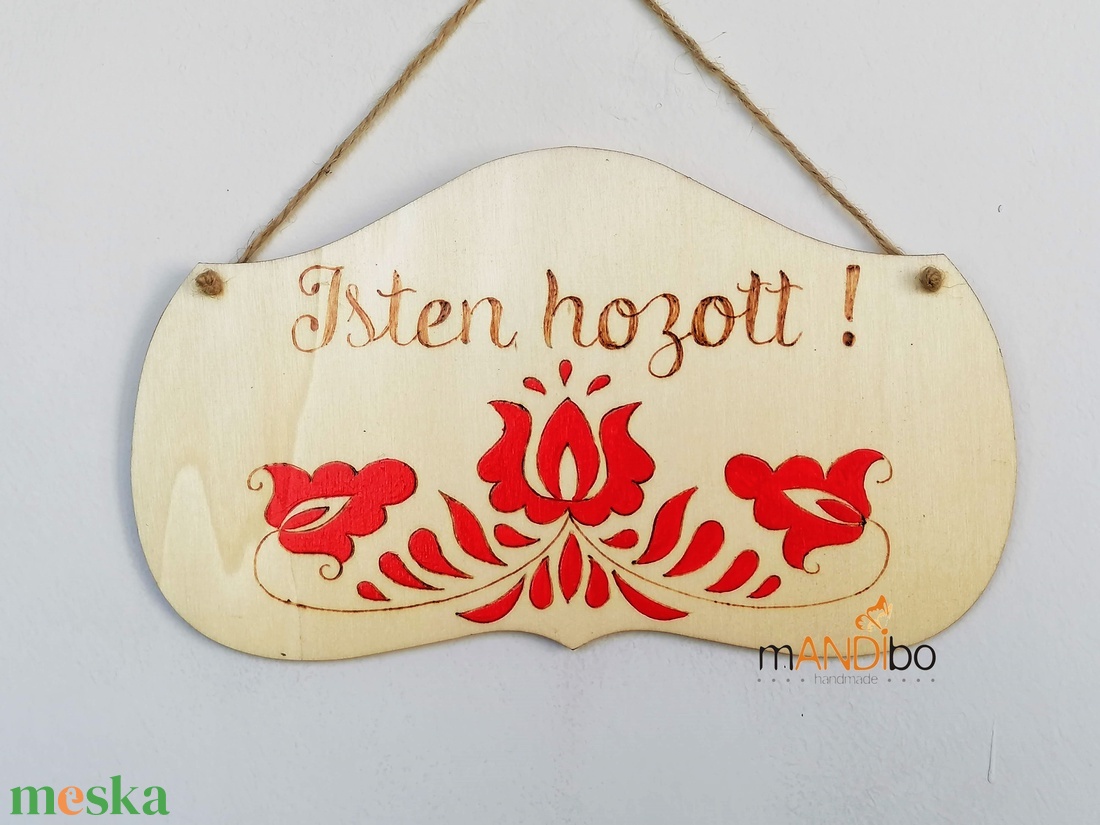 Népies Isten hozott magyaros mintás kopogtató - pirogravírozott képecske - otthon & életmód - dekoráció - ajtó- és ablak dekoráció - ajtótábla - Meska.hu Népies Isten hozott magyaros mintás kopogtató - pirogravírozott képecske - otthon & életmód - dekoráció - ajtó- és ablak dekoráció - ajtótábla - Meska.hu