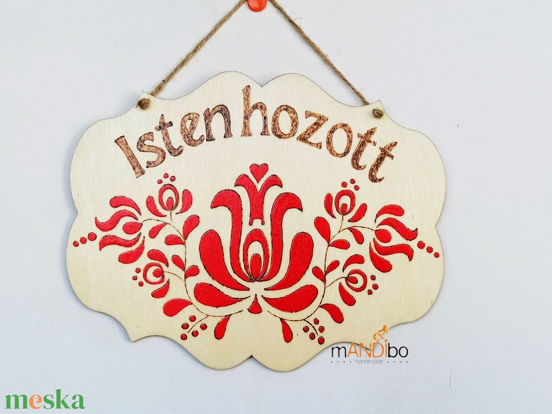 Népies Isten hozott magyaros mintás kopogtató - pirogravírozott képecske - otthon & életmód - dekoráció - ajtó- és ablak dekoráció - ajtótábla - Meska.hu Népies Isten hozott magyaros mintás kopogtató - pirogravírozott képecske - otthon & életmód - dekoráció - ajtó- és ablak dekoráció - ajtótábla - Meska.hu
