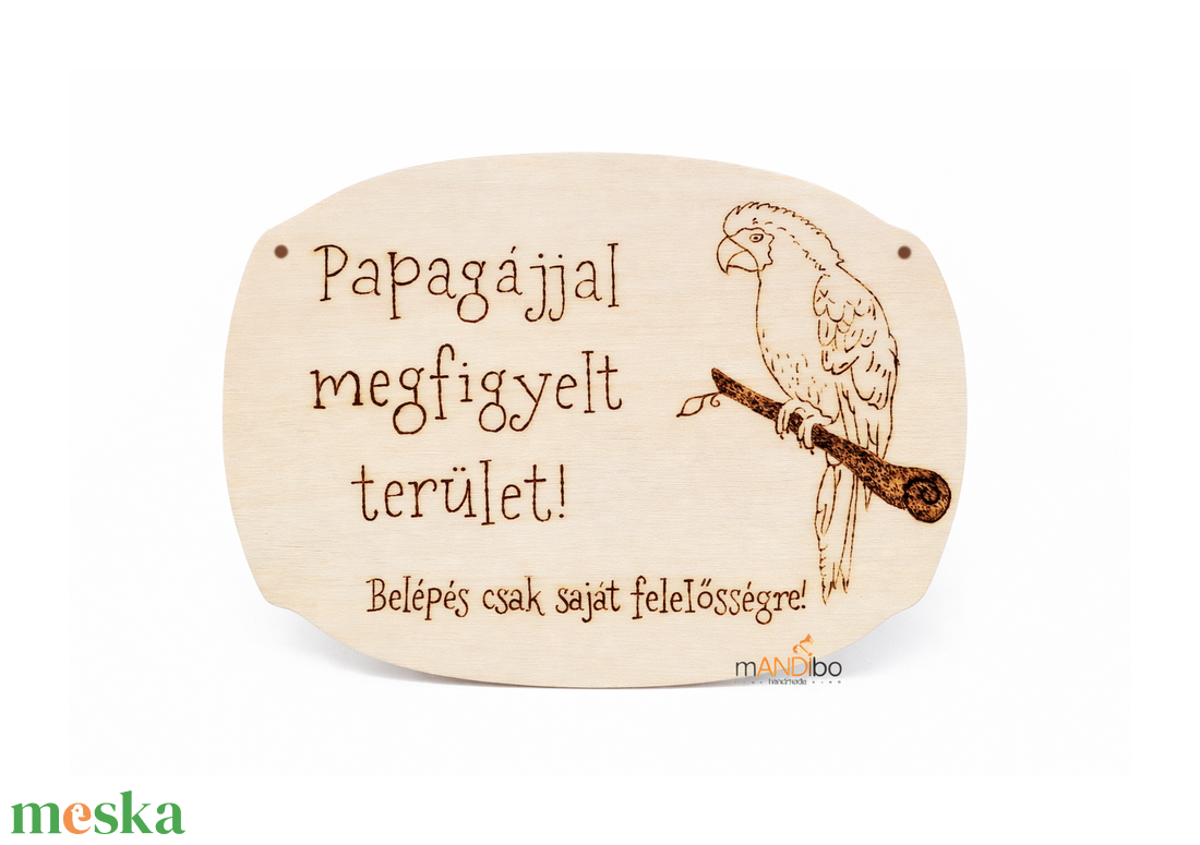 Papagájjal megfigyelt terület -  kopogtató - pirogravírozott képecske - otthon & életmód - dekoráció - ajtó- és ablak dekoráció - ajtótábla - Meska.hu