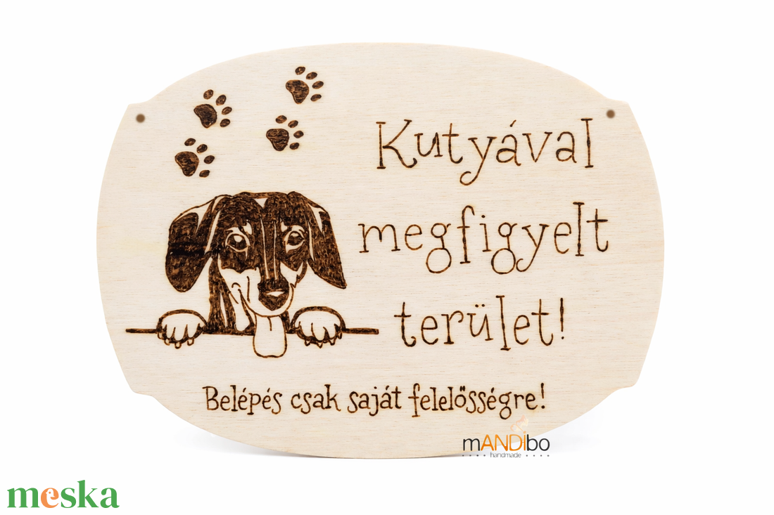 Tacskó Kutyával megfigyelt terület -  kopogtató - pirogravírozott képecske - otthon & életmód - dekoráció - ajtó- és ablak dekoráció - ajtótábla - Meska.hu