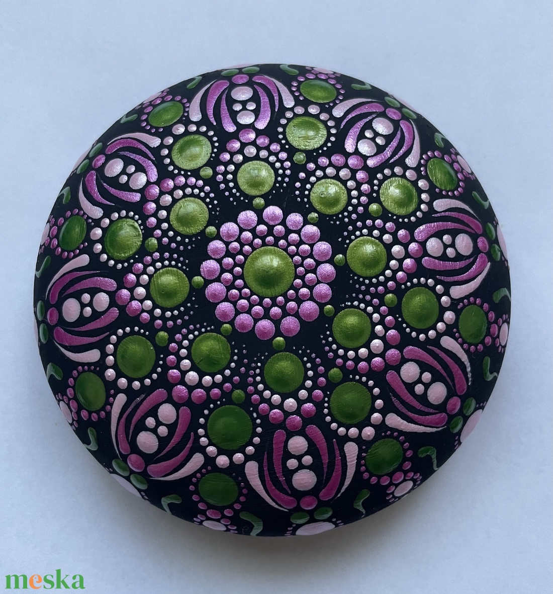 Zöld-rózsaszín pontozott mandalakő - otthon & életmód - dekoráció - spiritualitás - mandala - Meska.hu Zöld-rózsaszín pontozott mandalakő - otthon & életmód - dekoráció - spiritualitás - mandala - Meska.hu