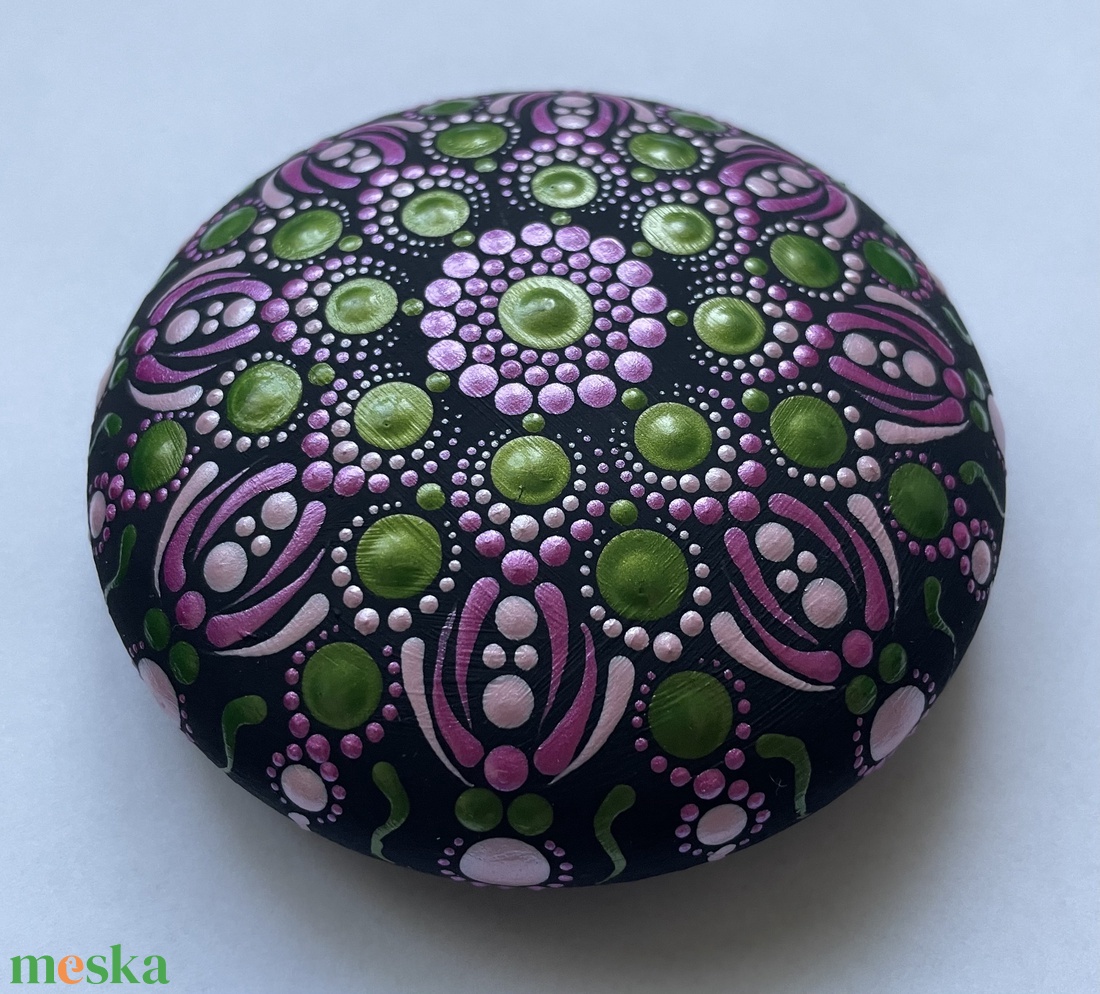 Zöld-rózsaszín pontozott mandalakő - otthon & életmód - dekoráció - spiritualitás - mandala - Meska.hu Zöld-rózsaszín pontozott mandalakő - otthon & életmód - dekoráció - spiritualitás - mandala - Meska.hu