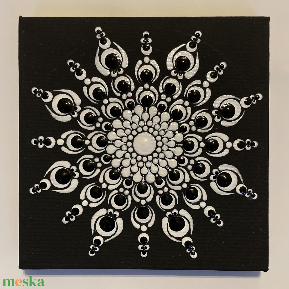 Fekete-fehér pontozott mandala - otthon & életmód - dekoráció - spiritualitás - mandala - Meska.hu Fekete-fehér pontozott mandala - otthon & életmód - dekoráció - spiritualitás - mandala - Meska.hu