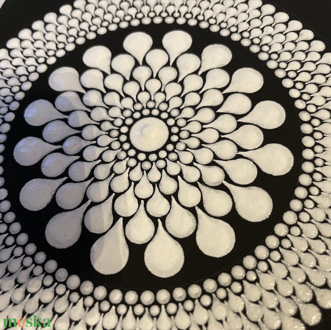 Fekete-fehér cseppmintás pontozott mandala - otthon & életmód - dekoráció - spiritualitás - mandala - Meska.hu Fekete-fehér cseppmintás pontozott mandala - otthon & életmód - dekoráció - spiritualitás - mandala - Meska.hu