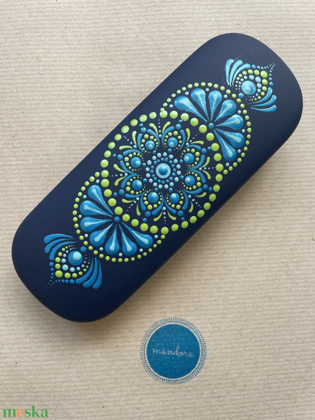 Sötétkék szemüvegtok színes pontozott mandala mintával - táska & tok - pénztárca & más tok - szemüvegtok - Meska.hu Sötétkék szemüvegtok színes pontozott mandala mintával - táska & tok - pénztárca & más tok - szemüvegtok - Meska.hu