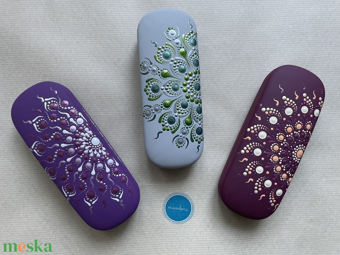 Szürke szemüvegtok zöld pontozott mandala mintával - táska & tok - pénztárca & más tok - szemüvegtok - Meska.hu Szürke szemüvegtok zöld pontozott mandala mintával - táska & tok - pénztárca & más tok - szemüvegtok - Meska.hu