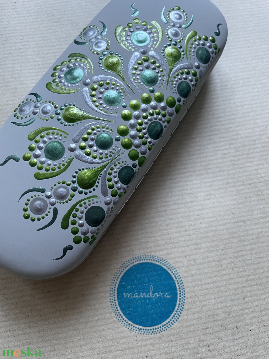 Szürke szemüvegtok zöld pontozott mandala mintával - táska & tok - pénztárca & más tok - szemüvegtok - Meska.hu Szürke szemüvegtok zöld pontozott mandala mintával - táska & tok - pénztárca & más tok - szemüvegtok - Meska.hu