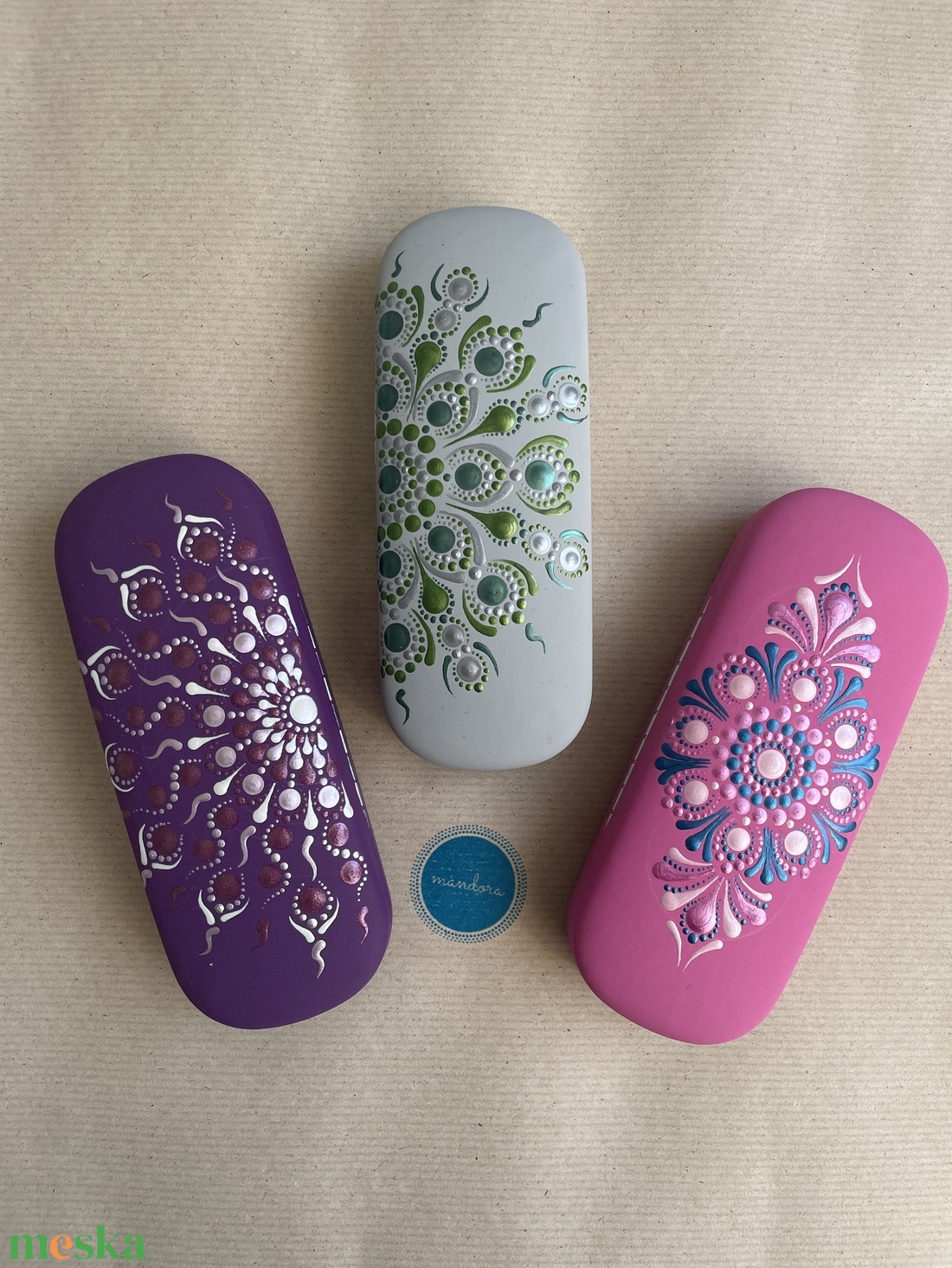 Magenta színű szemüvegtok pontozott mandala mintával - táska & tok - pénztárca & más tok - szemüvegtok - Meska.hu Magenta színű szemüvegtok pontozott mandala mintával - táska & tok - pénztárca & más tok - szemüvegtok - Meska.hu