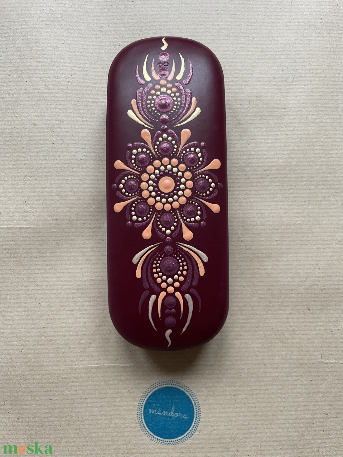 Bordó színű szemüvegtok pontozott mandala mintával - táska & tok - pénztárca & más tok - szemüvegtok - Meska.hu Bordó színű szemüvegtok pontozott mandala mintával - táska & tok - pénztárca & más tok - szemüvegtok - Meska.hu