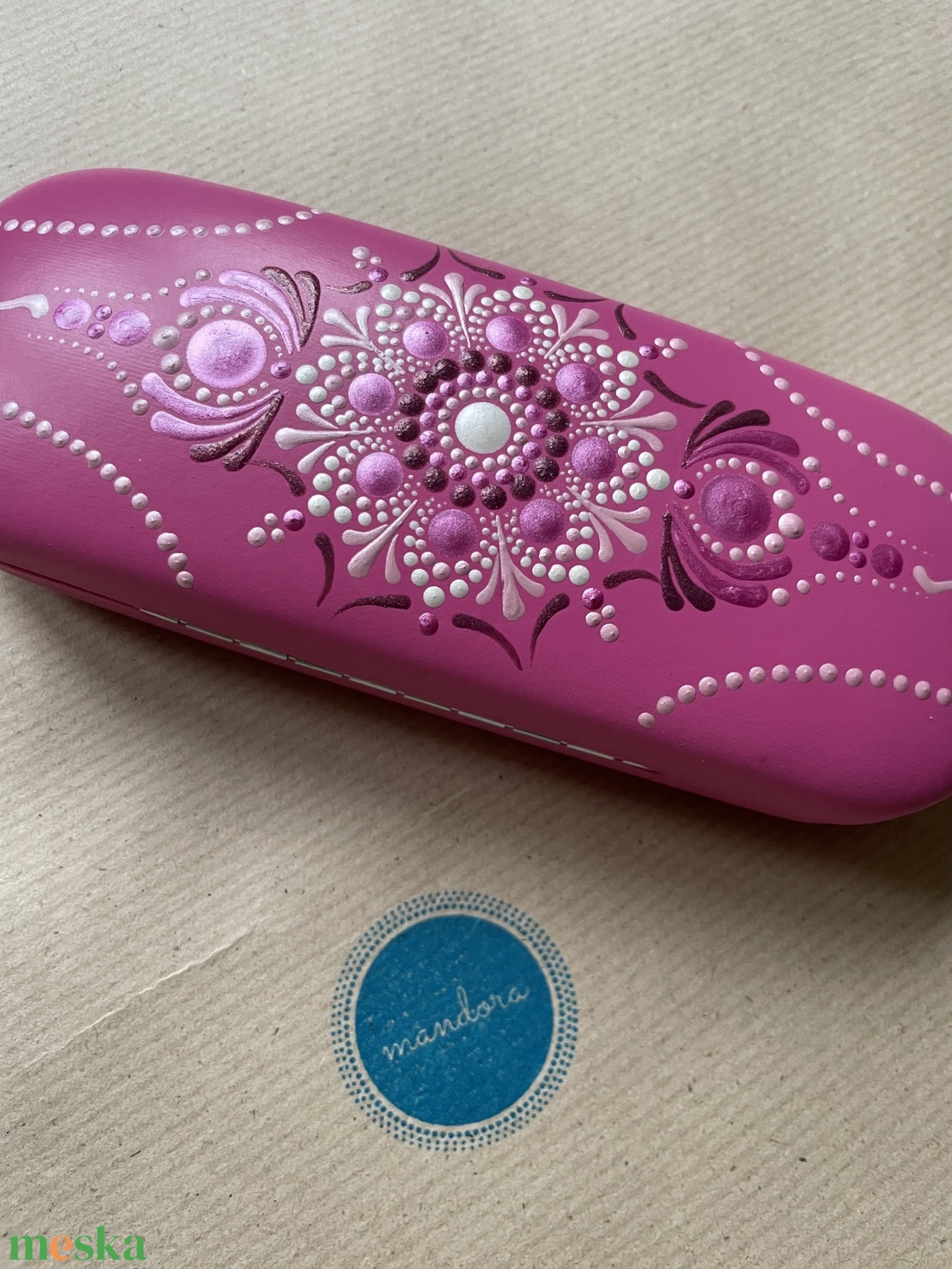 Magenta színű szemüvegtok pontozott mandala mintával - táska & tok - pénztárca & más tok - szemüvegtok - Meska.hu Magenta színű szemüvegtok pontozott mandala mintával - táska & tok - pénztárca & más tok - szemüvegtok - Meska.hu