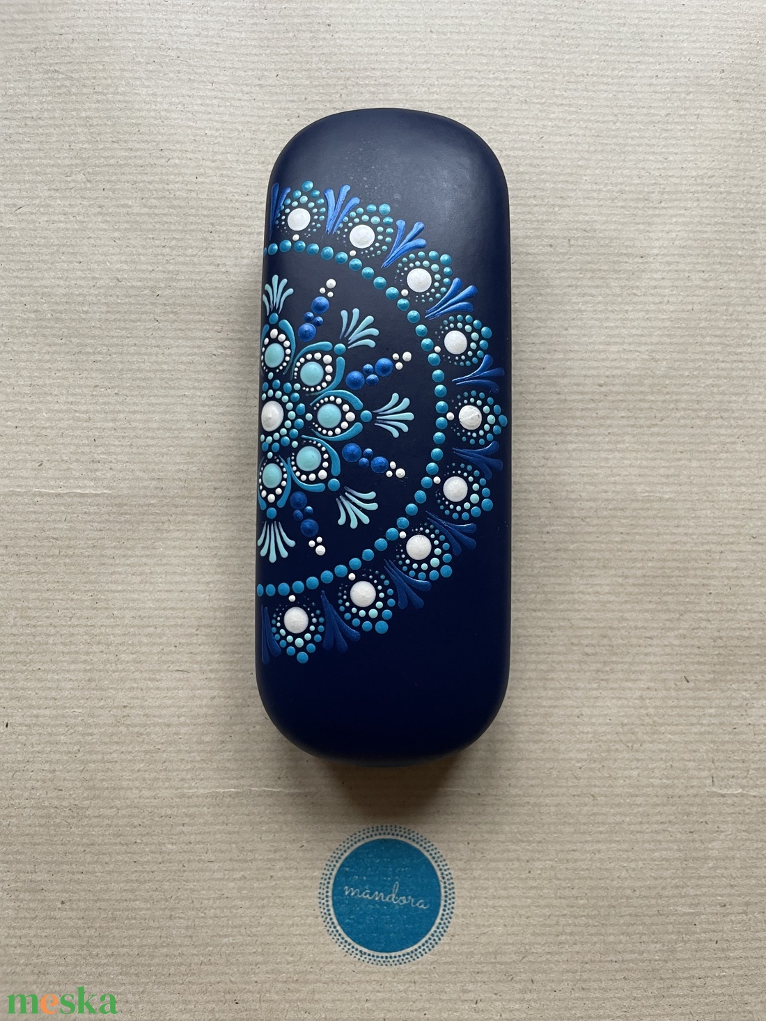 Sötétkék színű szemüvegtok pontozott mandala mintával - táska & tok - pénztárca & más tok - szemüvegtok - Meska.hu Sötétkék színű szemüvegtok pontozott mandala mintával - táska & tok - pénztárca & más tok - szemüvegtok - Meska.hu