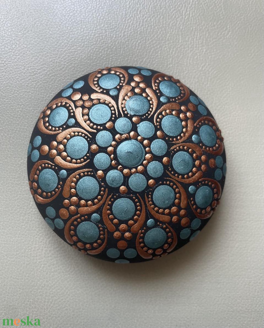 Türkiz-bronz pontozott mandalakő - otthon & életmód - dekoráció - spiritualitás - mandala - Meska.hu Türkiz-bronz pontozott mandalakő - otthon & életmód - dekoráció - spiritualitás - mandala - Meska.hu