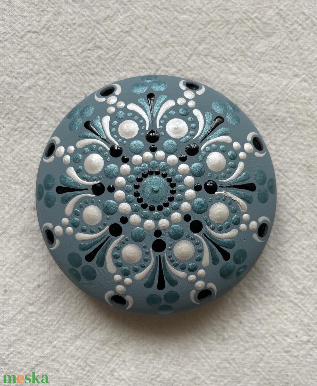 Türkiz-fekete-fehér pontozott mandalakő - otthon & életmód - dekoráció - spiritualitás - mandala - Meska.hu Türkiz-fekete-fehér pontozott mandalakő - otthon & életmód - dekoráció - spiritualitás - mandala - Meska.hu
