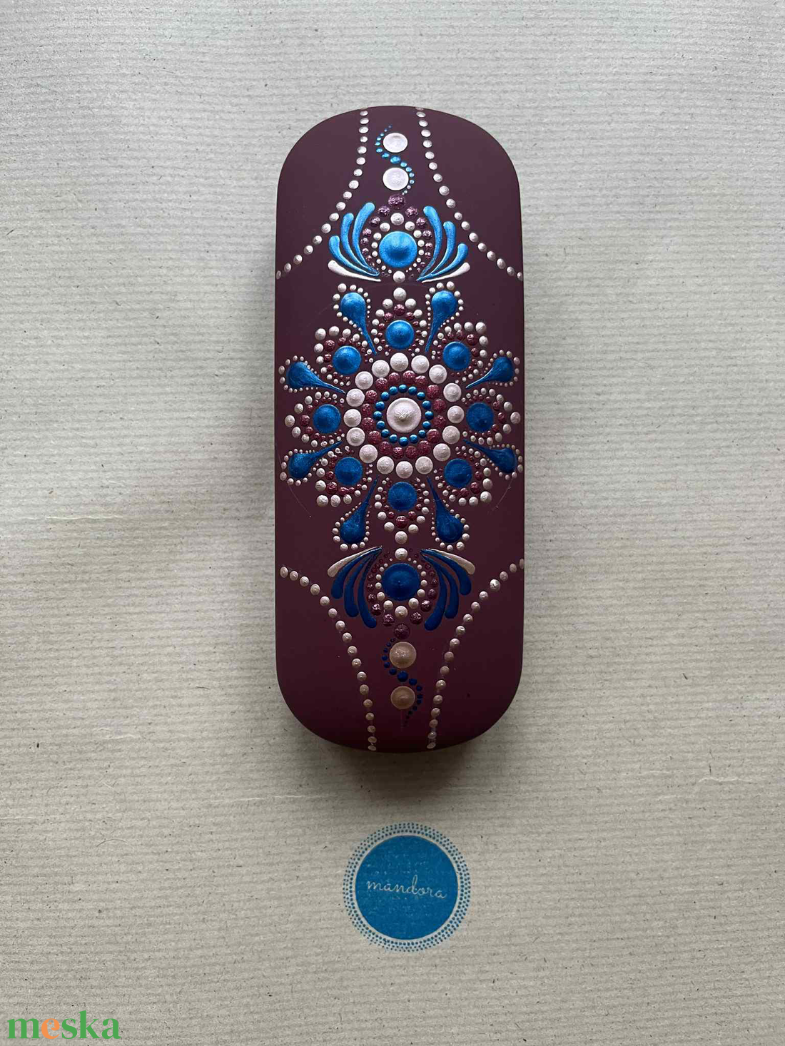 Bordó színű szemüvegtok pontozott mandala mintával - táska & tok - pénztárca & más tok - szemüvegtok - Meska.hu