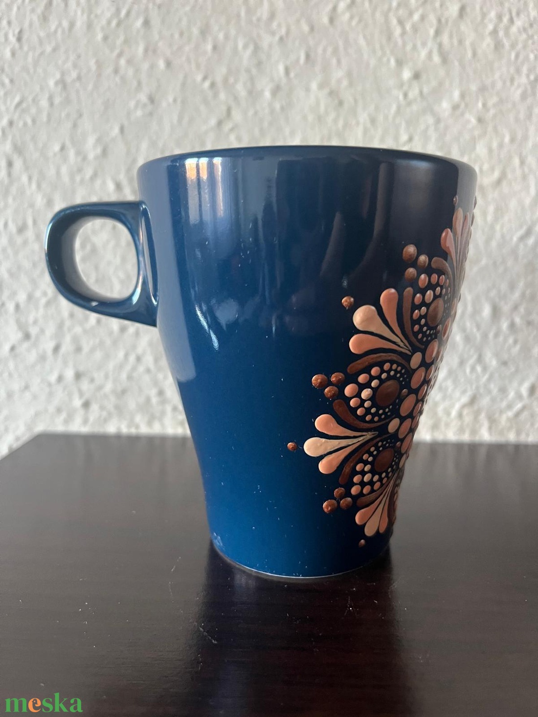 Sötétkék pontozott mandala mintás bögre - otthon & életmód - konyhafelszerelés, tálalás - tálalás - teás- és kávés pohár, készlet - Meska.hu